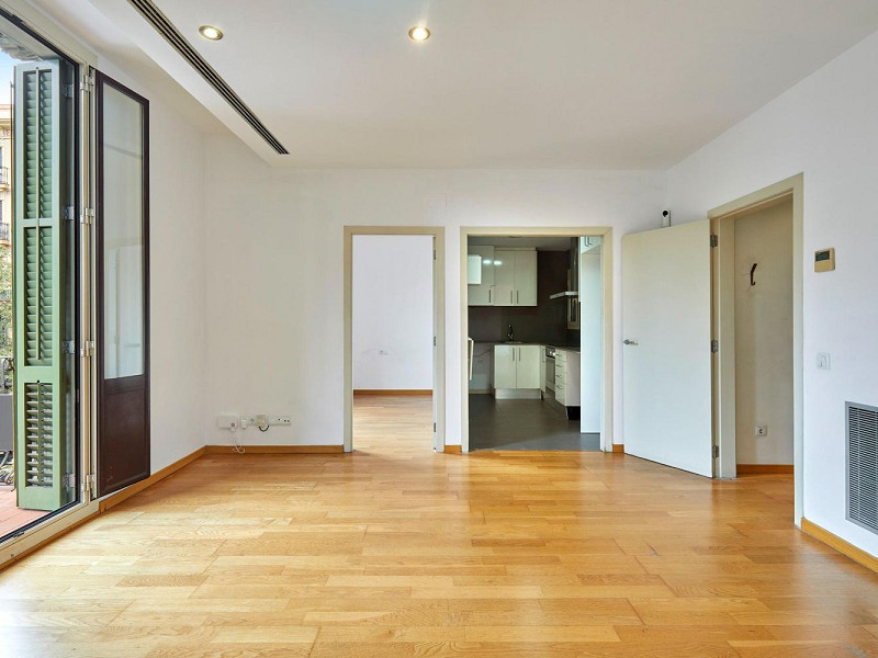 Renovated Charming Apartment in Eixample, Barcelona. Photo:  2