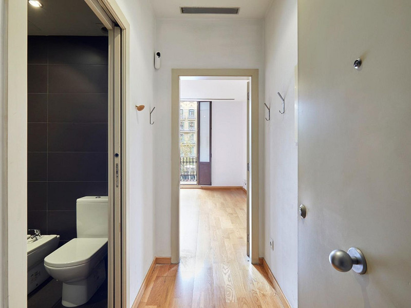 Renovated Charming Apartment in Eixample, Barcelona. Photo:  9