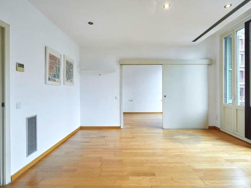 Renovated Charming Apartment in Eixample, Barcelona. Photo:  13