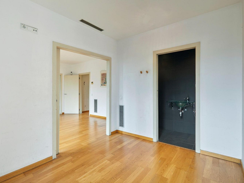 Renovated Charming Apartment in Eixample, Barcelona. Photo:  16