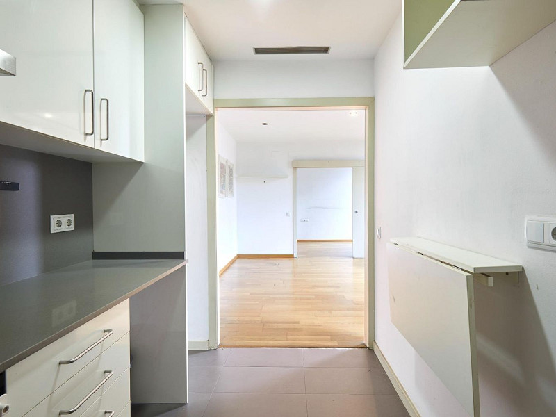 Renovated Charming Apartment in Eixample, Barcelona. Photo:  18