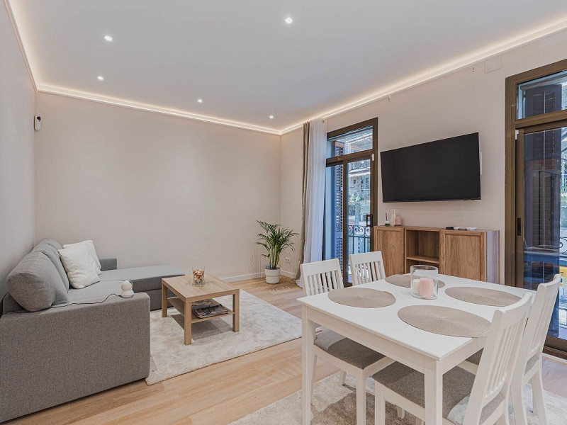 Newly Renovated Apartment with Balcony in Nova Esquerra de l’Eixample, Barcelona