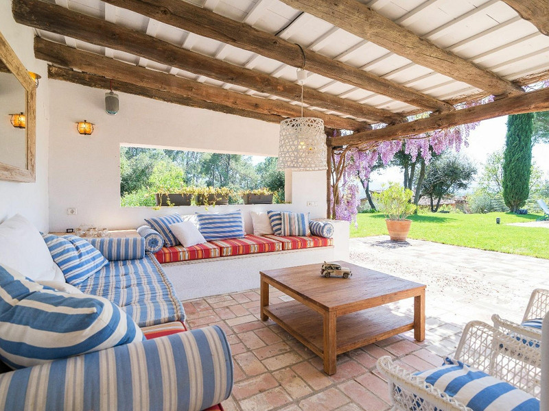 Magnificent old stone mansion in the picturesque mountainous area of Vulpellac in the province of Girona. Photo:  18