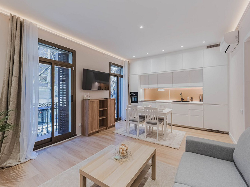 Newly Renovated Apartment with Balcony in Nova Esquerra de l’Eixample, Barcelona. Photo:  3