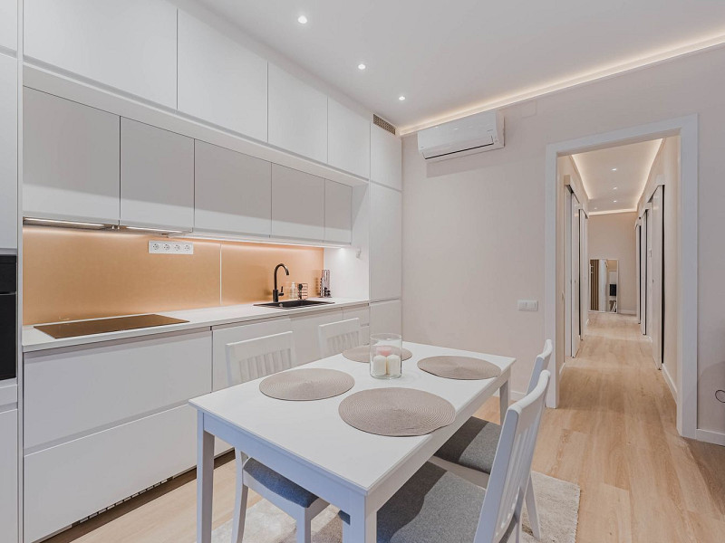 Newly Renovated Apartment with Balcony in Nova Esquerra de l’Eixample, Barcelona. Photo:  8