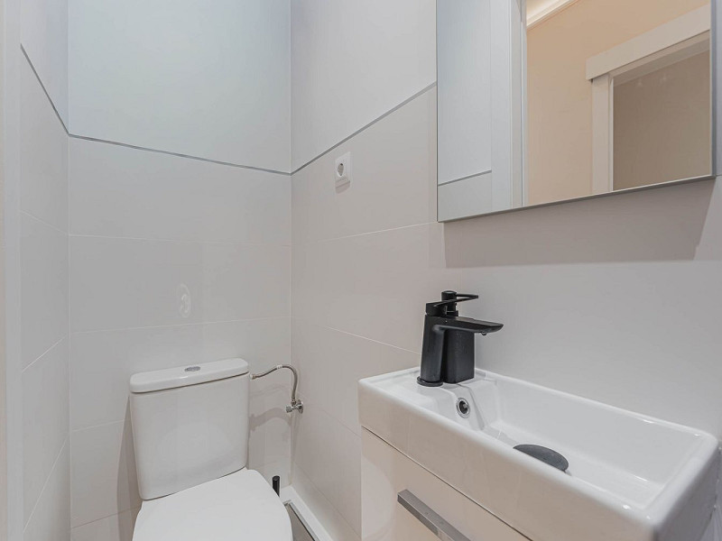 Newly Renovated Apartment with Balcony in Nova Esquerra de l’Eixample, Barcelona. Photo:  20