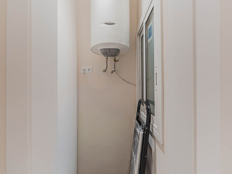 Newly Renovated Apartment with Balcony in Nova Esquerra de l’Eixample, Barcelona. Photo:  28