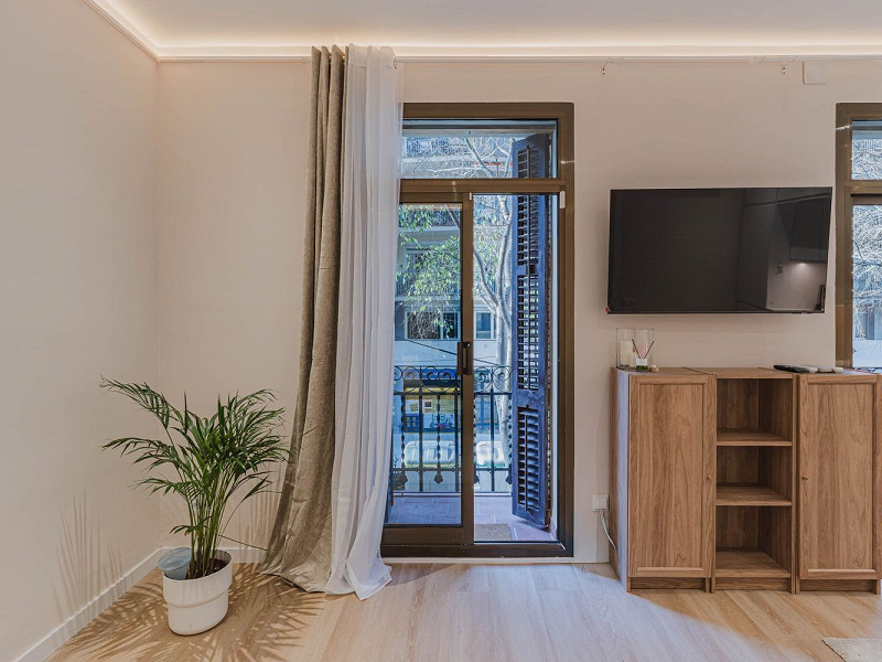 Newly Renovated Apartment with Balcony in Nova Esquerra de l’Eixample, Barcelona. Photo:  30