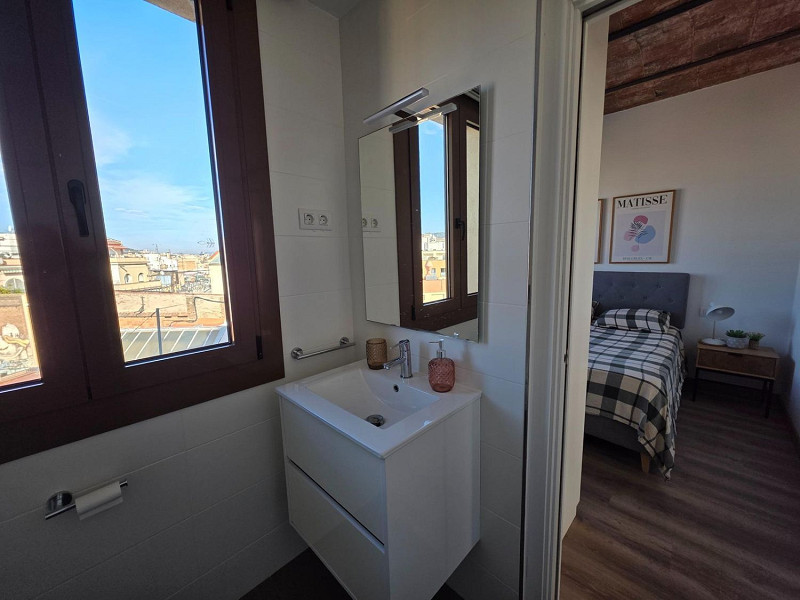 Charming penthouse with terraces in the heart of Barcelona. Photo:  21
