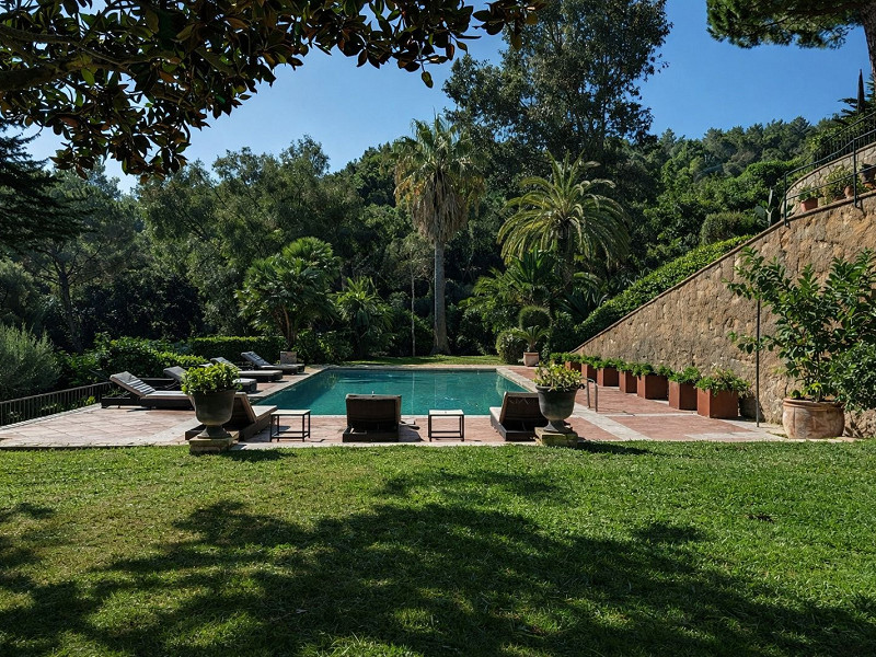 Эксклюзивная вилла для летней аренды в Сант-Андреу-де-Льяванерес, Коста-дель-Маресме. Фото:  6