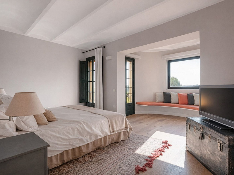 Эксклюзивная вилла для летней аренды в Сант-Андреу-де-Льяванерес, Коста-дель-Маресме. Фото:  41