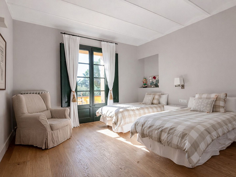 Эксклюзивная вилла для летней аренды в Сант-Андреу-де-Льяванерес, Коста-дель-Маресме. Фото:  48