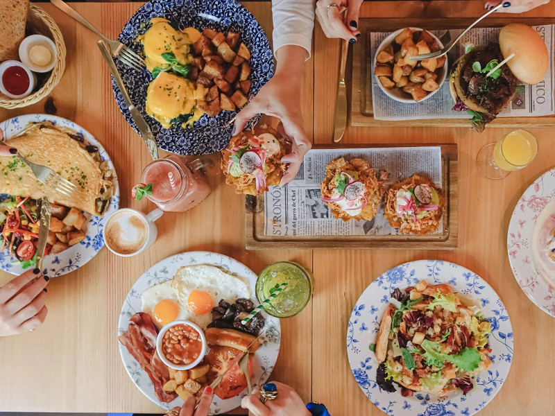 Коммерческое помещение с арендатором – Ronda de Sant Pere, Барселона. Фото:  1