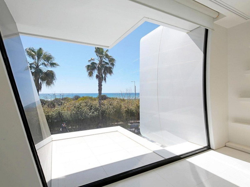 Роскошная вилла у моря в Гава Мар, Барселона. Фото:  25