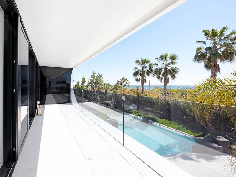 Роскошная вилла у моря в Гава Мар, Барселона. Фото:  36