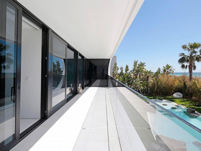 Роскошная вилла у моря в Гава Мар, Барселона. Фото:  37