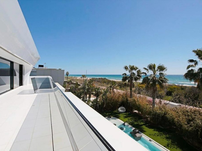 Роскошная вилла у моря в Гава Мар, Барселона. Фото:  1