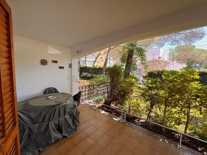 Квартира на первом этаже с частным садом и бассейном, 20 м от пляжа в Platja d’Aro, Коста-Брава. Фото:  2