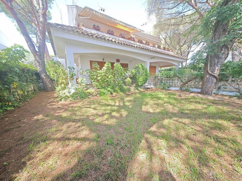 Квартира на первом этаже с частным садом и бассейном, 20 м от пляжа в Platja d’Aro, Коста-Брава. Фото:  4