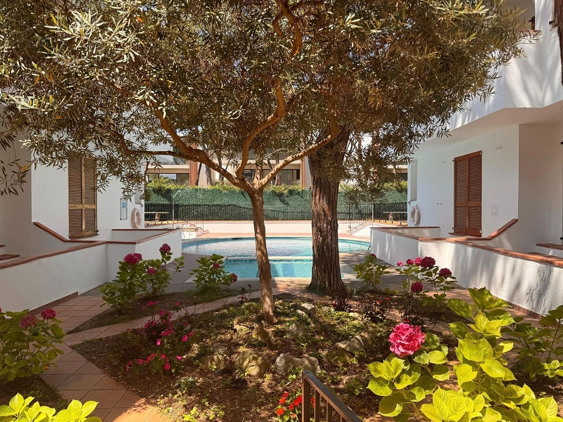 Квартира на первом этаже с частным садом и бассейном, 20 м от пляжа в Platja d’Aro, Коста-Брава. Фото:  6