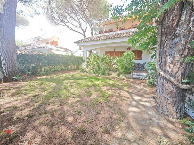 Квартира на первом этаже с частным садом и бассейном, 20 м от пляжа в Platja d’Aro, Коста-Брава. Фото:  7