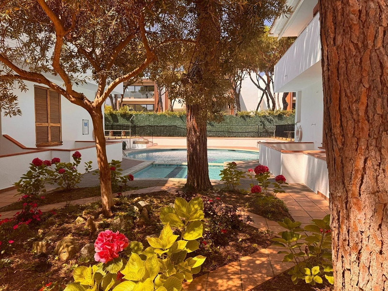 Квартира на первом этаже с частным садом и бассейном, 20 м от пляжа в Platja d’Aro, Коста-Брава. Фото:  8