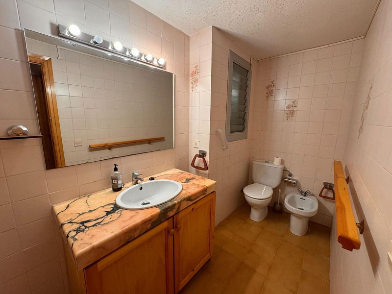 Квартира на первом этаже с частным садом и бассейном, 20 м от пляжа в Platja d’Aro, Коста-Брава. Фото:  13