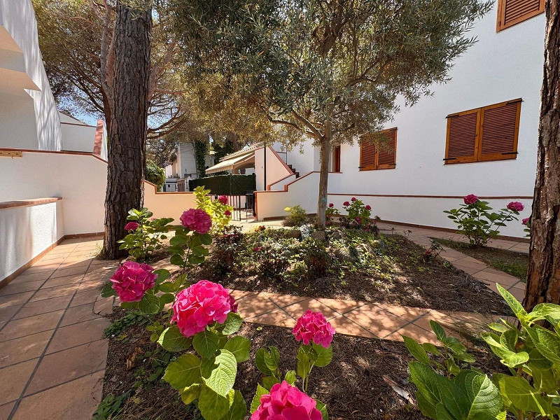 Квартира на первом этаже с частным садом и бассейном, 20 м от пляжа в Platja d’Aro, Коста-Брава. Фото:  25