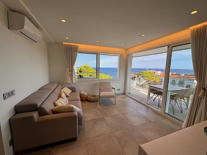 Квартира с террасой и видом на море в Плайя-д’Аро, Коста-Брава. Фото:  2