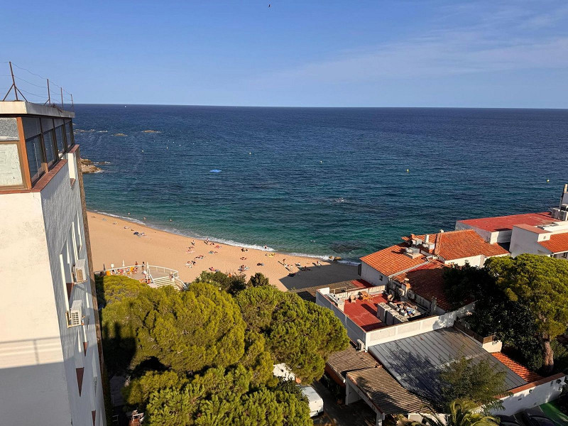 Квартира с террасой и видом на море в Плайя-д’Аро, Коста-Брава. Фото:  3