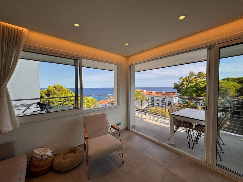 Квартира с террасой и видом на море в Плайя-д’Аро, Коста-Брава. Фото:  4