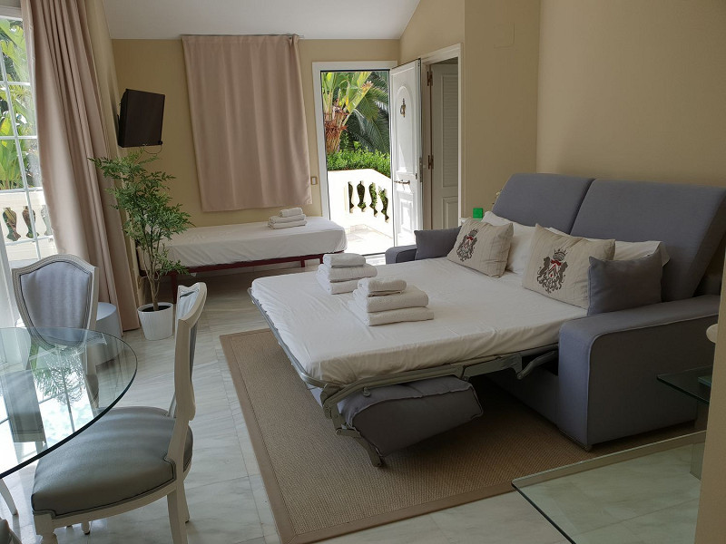 Роскошная вилла на первой линии моря с садом и бассейном в Ситжесе, Барселона. Фото:  30