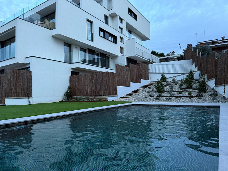 Пентхаус с частной террасой в Беллатерре, Барселона. Фото:  1