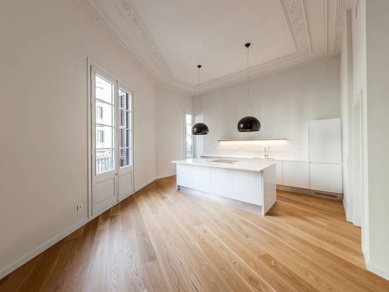 Классическая квартира с балконами и высокими потолками в центре Эшампле, Барселона. Фото:  2