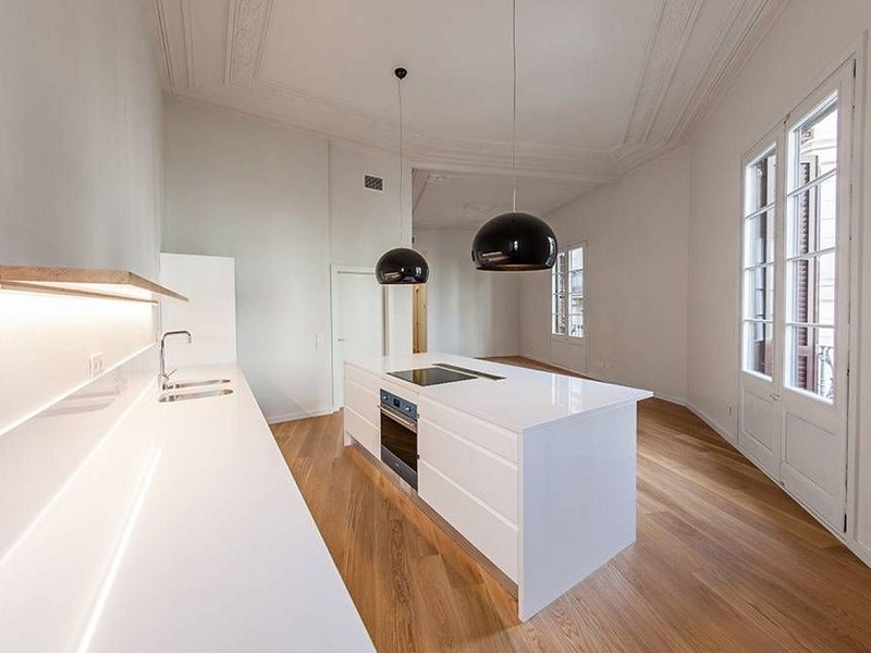 Классическая квартира с балконами и высокими потолками в центре Эшампле, Барселона. Фото:  6