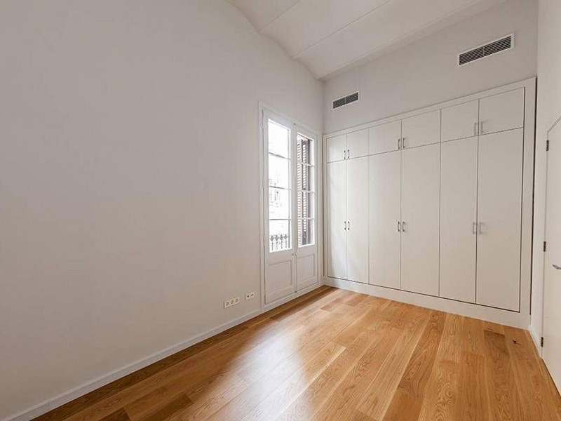 Классическая квартира с балконами и высокими потолками в центре Эшампле, Барселона. Фото:  9