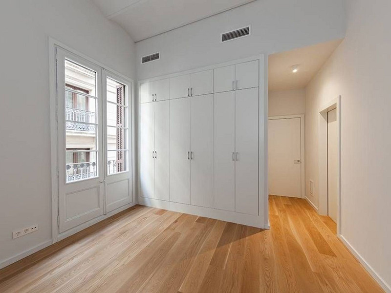 Классическая квартира с балконами и высокими потолками в центре Эшампле, Барселона. Фото:  13