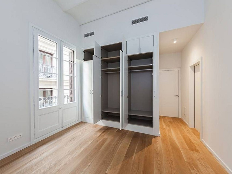 Классическая квартира с балконами и высокими потолками в центре Эшампле, Барселона. Фото:  14