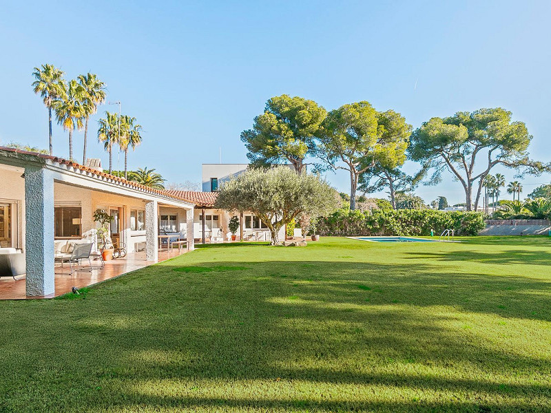 Дом с большим участком и инвестиционным потенциалом в Террамар, Ситжес. Фото:  5