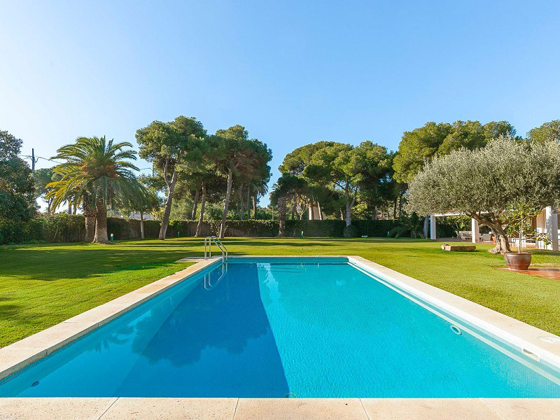 Дом с большим участком и инвестиционным потенциалом в Террамар, Ситжес. Фото:  7