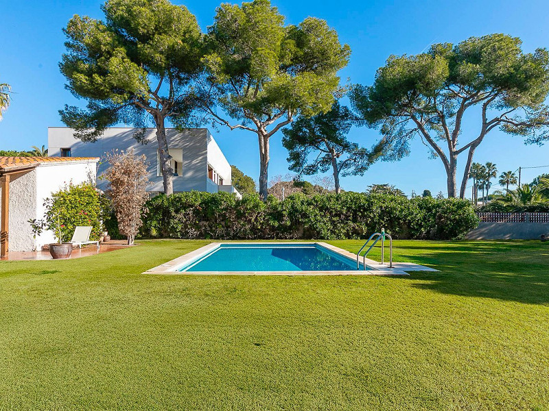 Дом с большим участком и инвестиционным потенциалом в Террамар, Ситжес. Фото:  12