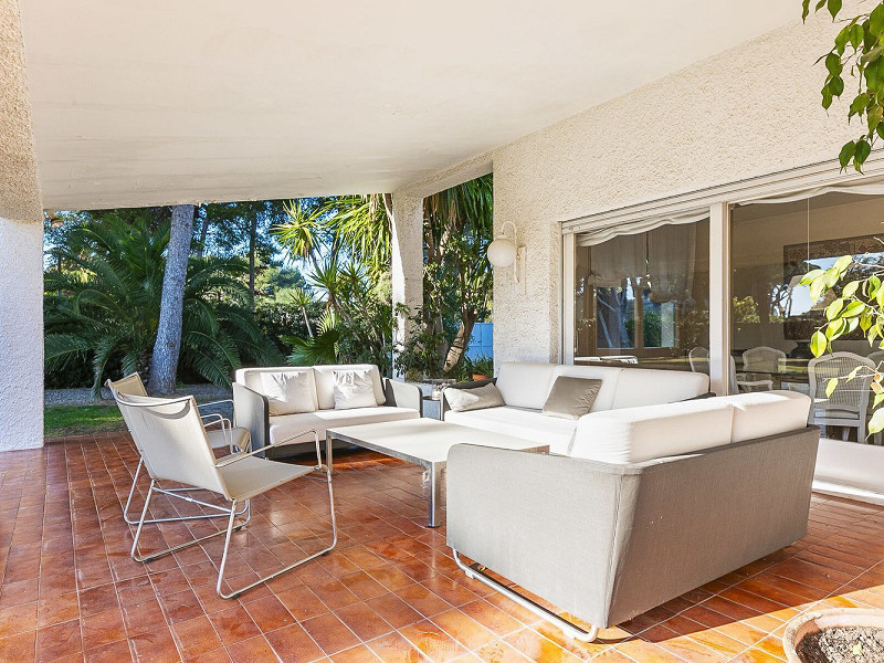 Дом с большим участком и инвестиционным потенциалом в Террамар, Ситжес. Фото:  24