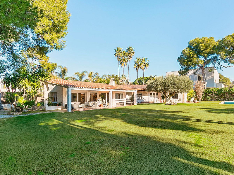 Дом с большим участком и инвестиционным потенциалом в Террамар, Ситжес. Фото:  27