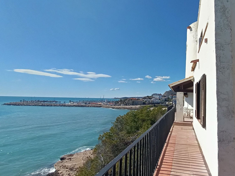 Дом Casa Torreón на берегу моря с панорамным видом, Ситжес. Фото:  3
