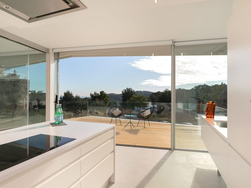 Современная вилла с видом на море и бассейном в Кан Жирона, Ситжес. Фото:  7