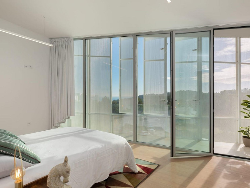 Современная вилла с видом на море и бассейном в Кан Жирона, Ситжес. Фото:  8