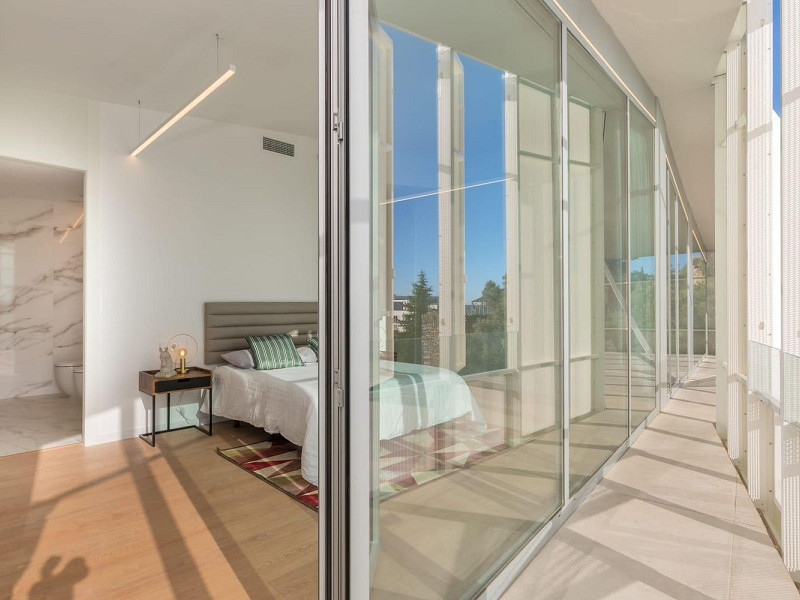 Современная вилла с видом на море и бассейном в Кан Жирона, Ситжес. Фото:  11