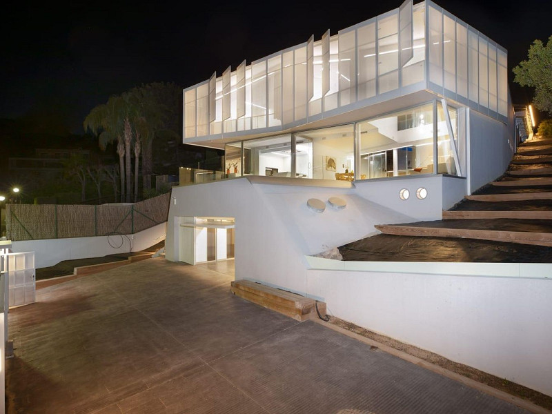 Современная вилла с видом на море и бассейном в Кан Жирона, Ситжес. Фото:  28