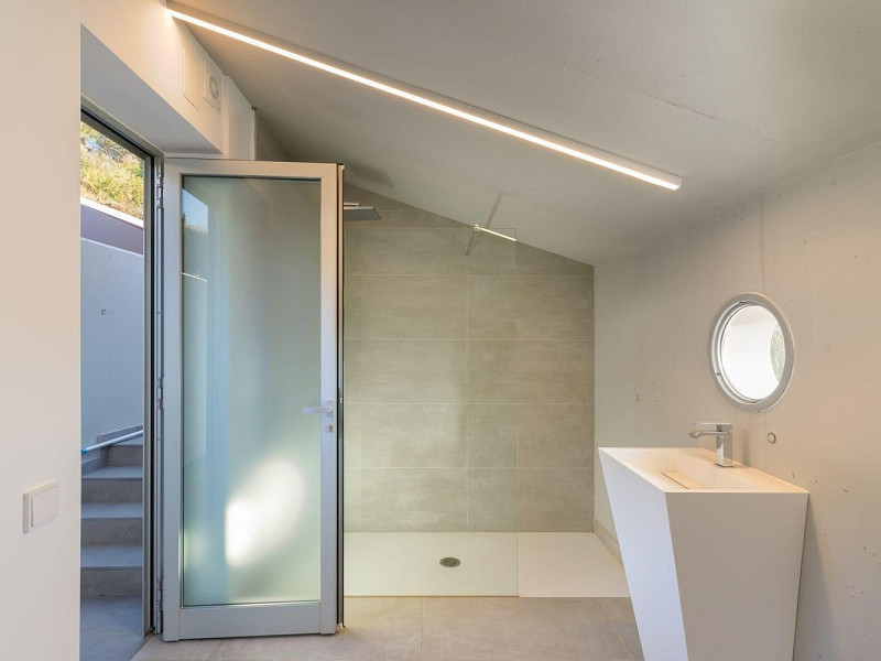 Современная вилла с видом на море и бассейном в Кан Жирона, Ситжес. Фото:  30