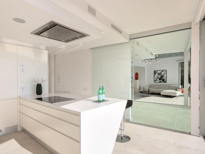 Современная вилла с видом на море и бассейном в Кан Жирона, Ситжес. Фото:  34